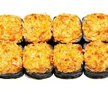 Спайс бекон- чипсовая крошка, салат, соус цезарь, рис, нори, спайси соус, краб, бекон