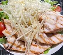 Салат Цезарь с курицей