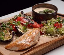 Куриное филе с овощами гриль