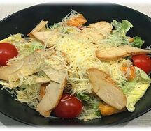 Салат Цезарь с курицей