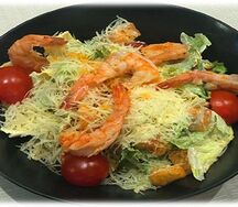 Салат Цезарь с креветками