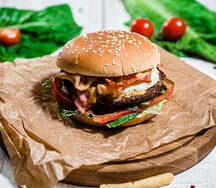 Бургер говяжий с копченым беконом