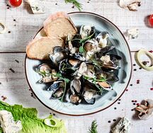 Мидии в соусе блю чиз