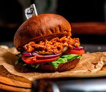 Бургер с рваной свининой