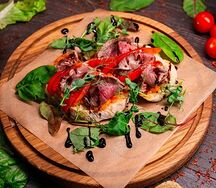 Брускетта с ростбифом