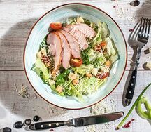 Цезарь с цыпленком горячего копчения