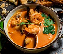 Том ям с морепродуктами