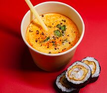 Бульон Том ям и ролл с кальмаром и креветкой