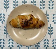 Круассан с шоколадом