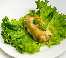 Рулетик куриный с овощами