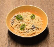 Паста с курицей и грибами
