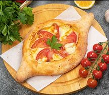 Хачапури по-аджарски с помидорами