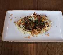 Язычки ягнёнка и картофельное пюре с грибами 