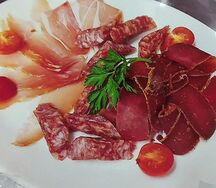 Ассорти сыровяленого мяса