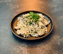 Паста с курицей и грибами