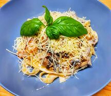 Паста феттуччине с белыми грибами и шампиньонами