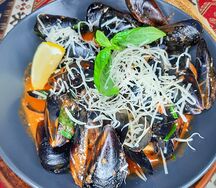 Мидии в томатном соусе