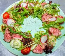 Салат с ростбифом