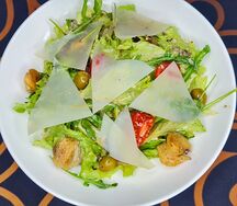 Салат с рапанами в винном соусе