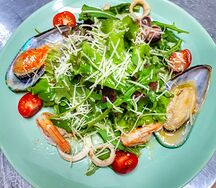 Салат с морепродуктами