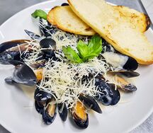 Мидии в сливочно-чесночном соусе