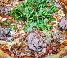 Пицца с ростбифом