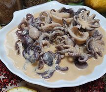 Тушеные осьминоги и кальмары в паназиатском стиле