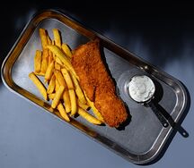 Фиш & Чипс с соусом дзадзики