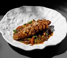 Морской окунь с лапшой соба и кисло-сладким соусом