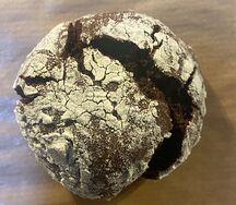 Шоколадное печенье с трещинами