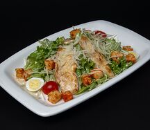 Салат Цезарь с курицей