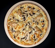 Пицца с курицей и грибами
