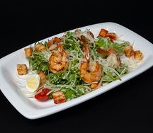 Салат Цезарь с креветками