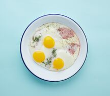 Яичница с ветчиной и сыром