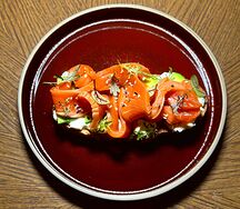 Брускетта с лососем