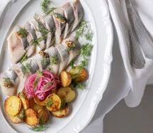 Сельдь бочковая с картофелем и укропом