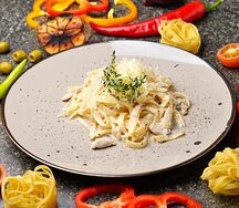 Тальятелле с курицей и шампиньонами