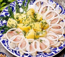 Сельдь с гарниром