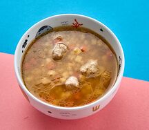 Куриный суп с лапшой и фрикадельками