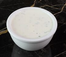 Сметанный с чесноком