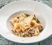 Паппарделле с курицей и белыми грибами