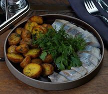 Сельдь с молодым картофелем