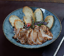 Цезарь с курицей