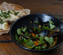 Мидии в соусе том ям