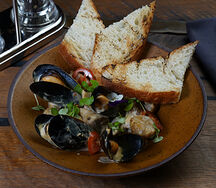 Рапан с грибами в сливочном соусе