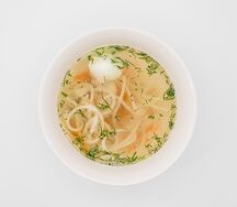 Куриный бульон с лапшой