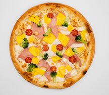 Пицца с курицей и брокколи