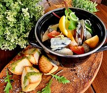 Мидии в кастрюле в сливочном соусе