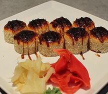 Запеченный ролл с жареным лососем