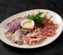 Мясная тарелка